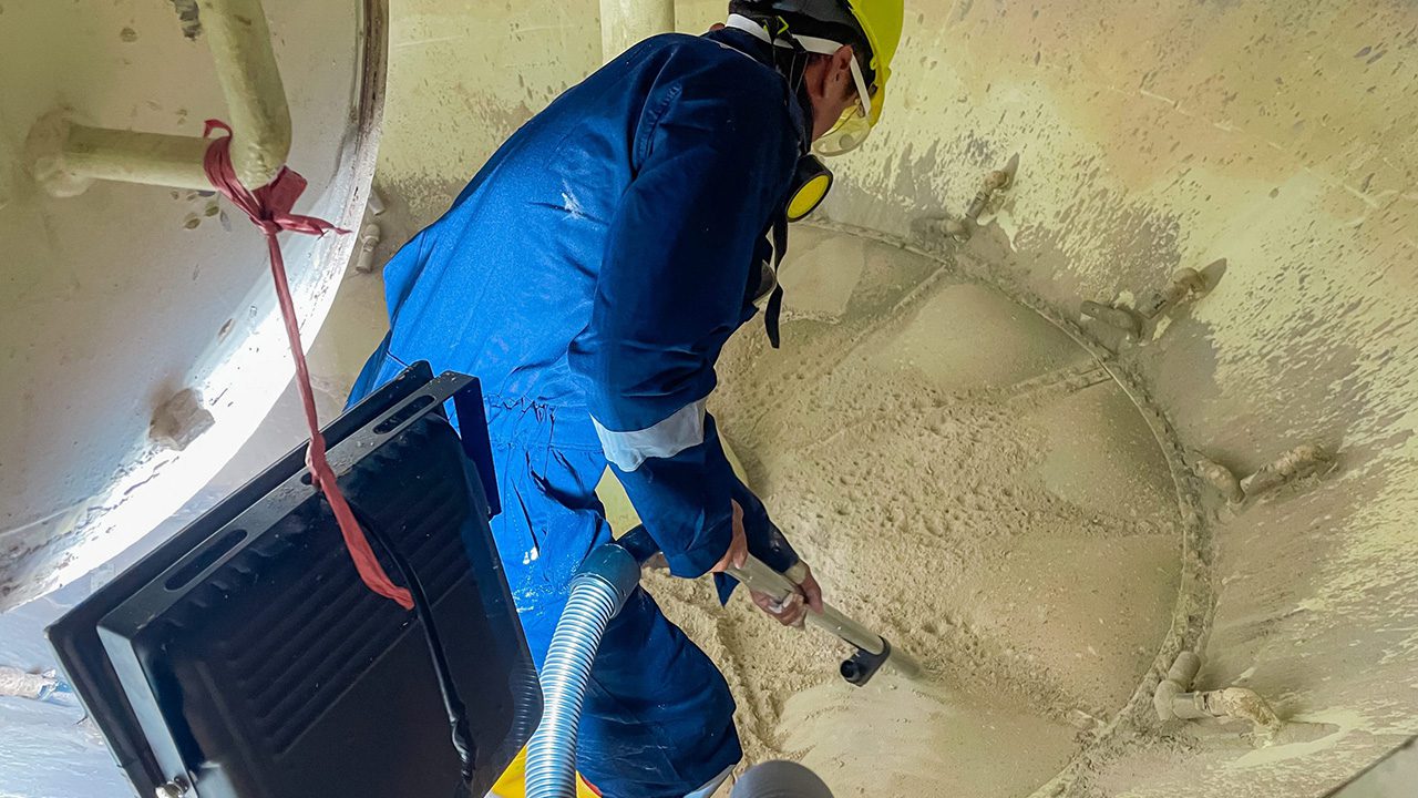 Mantenimiento preventivo de desagües pluviales y cloacales en planta industrial.