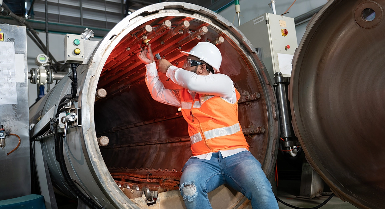 Limpieza y desinfección profunda de tanque de agua potable en consorcio.